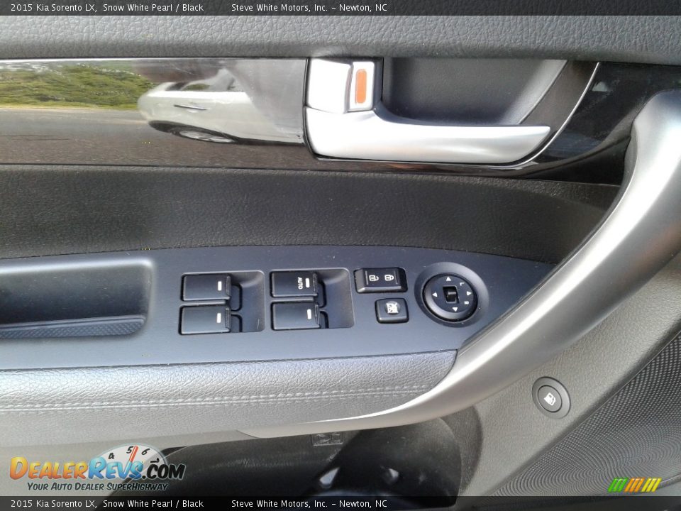 2015 Kia Sorento LX Snow White Pearl / Black Photo #9
