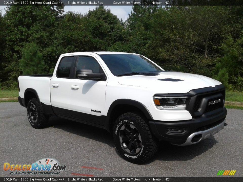 Front 3/4 View of 2019 Ram 1500 Big Horn Quad Cab 4x4 Photo #4