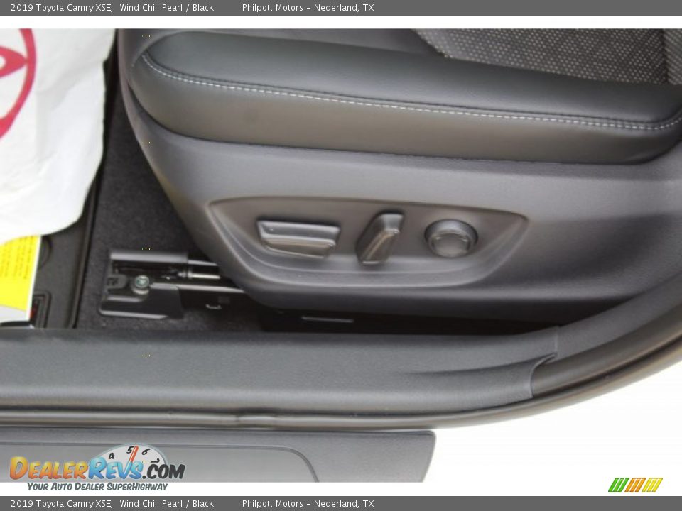 2019 Toyota Camry XSE Wind Chill Pearl / Black Photo #10