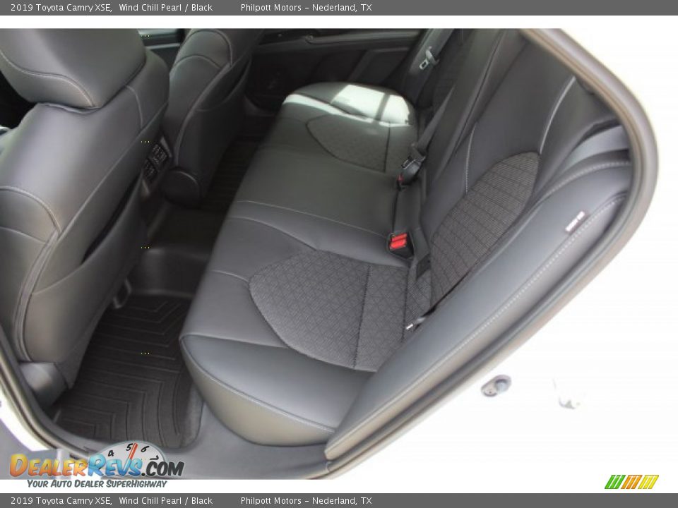 2019 Toyota Camry XSE Wind Chill Pearl / Black Photo #16