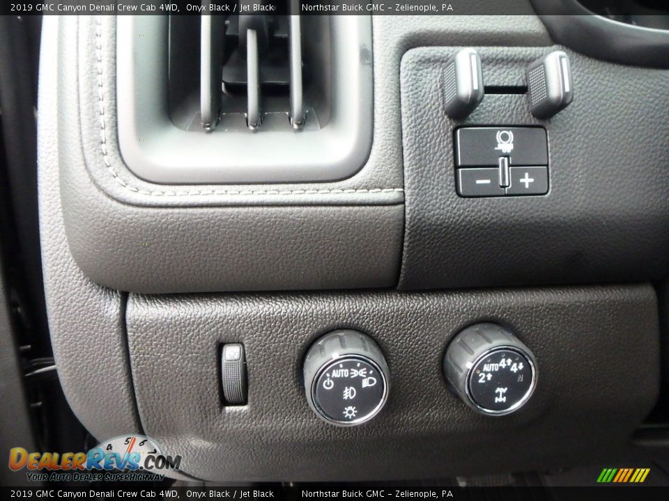 Controls of 2019 GMC Canyon Denali Crew Cab 4WD Photo #10