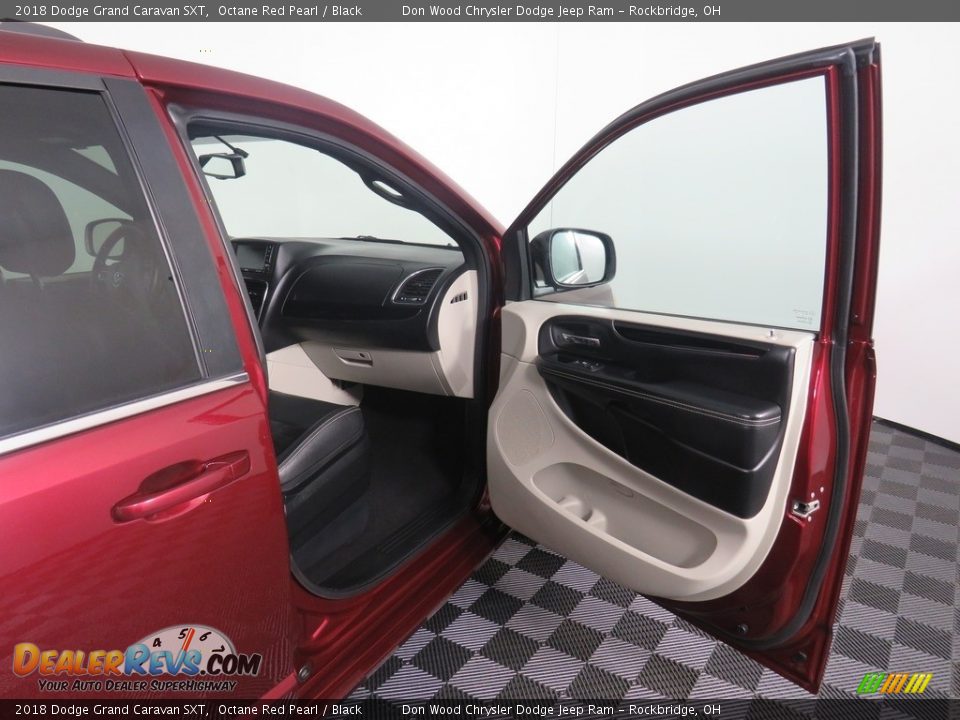 2018 Dodge Grand Caravan SXT Octane Red Pearl / Black Photo #31