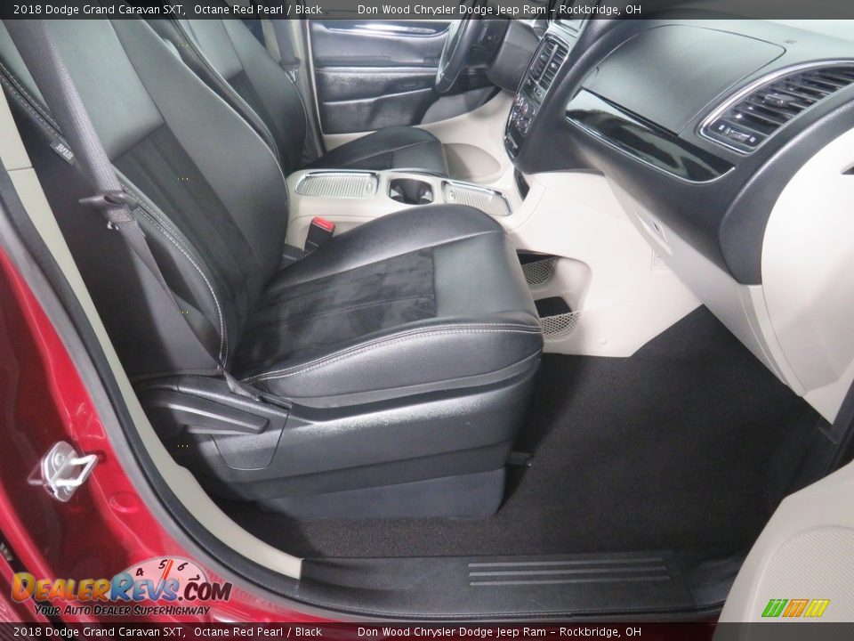 2018 Dodge Grand Caravan SXT Octane Red Pearl / Black Photo #32