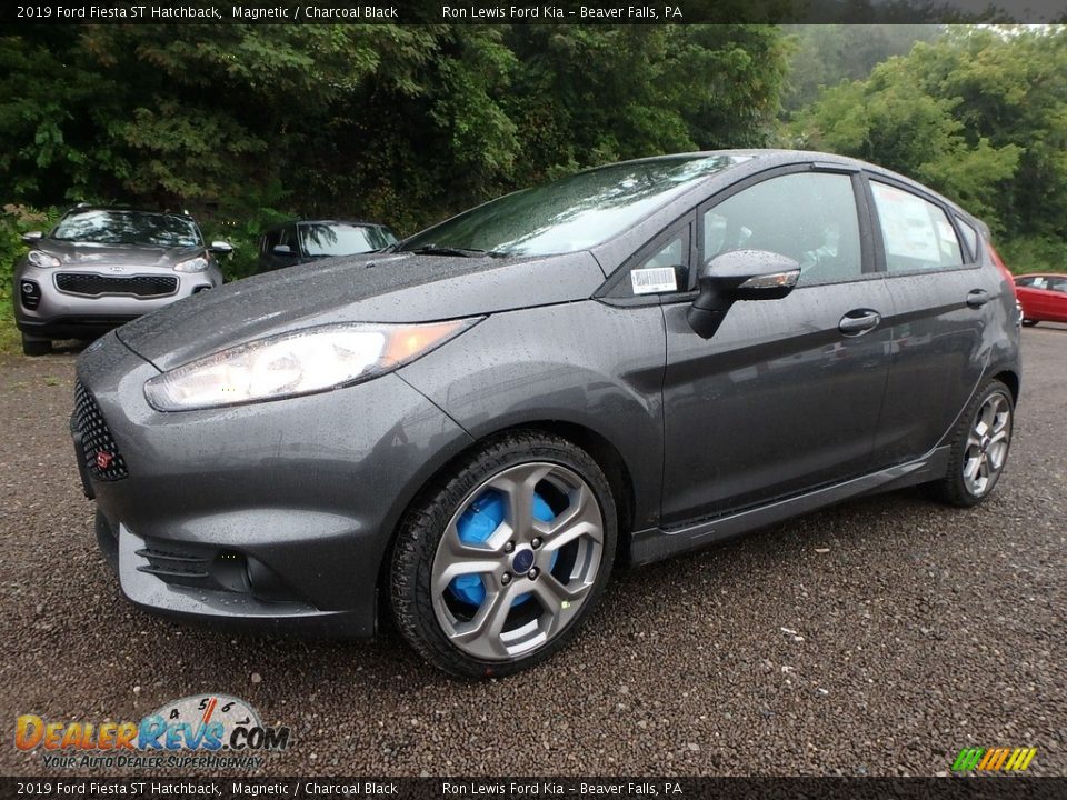 Front 3/4 View of 2019 Ford Fiesta ST Hatchback Photo #7