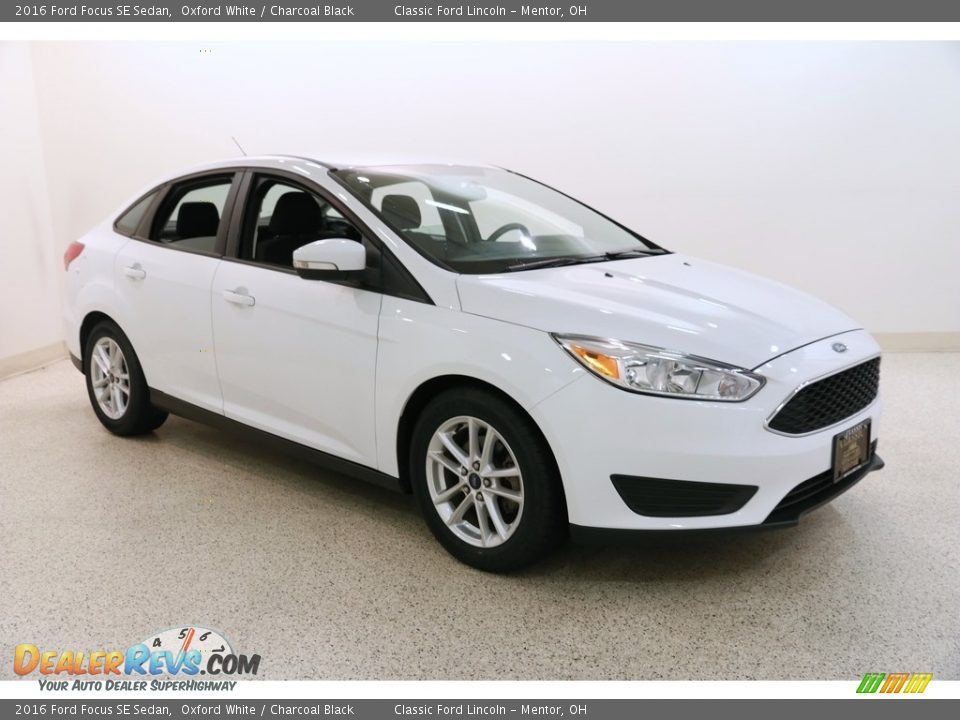 2016 Ford Focus SE Sedan Oxford White / Charcoal Black Photo #1