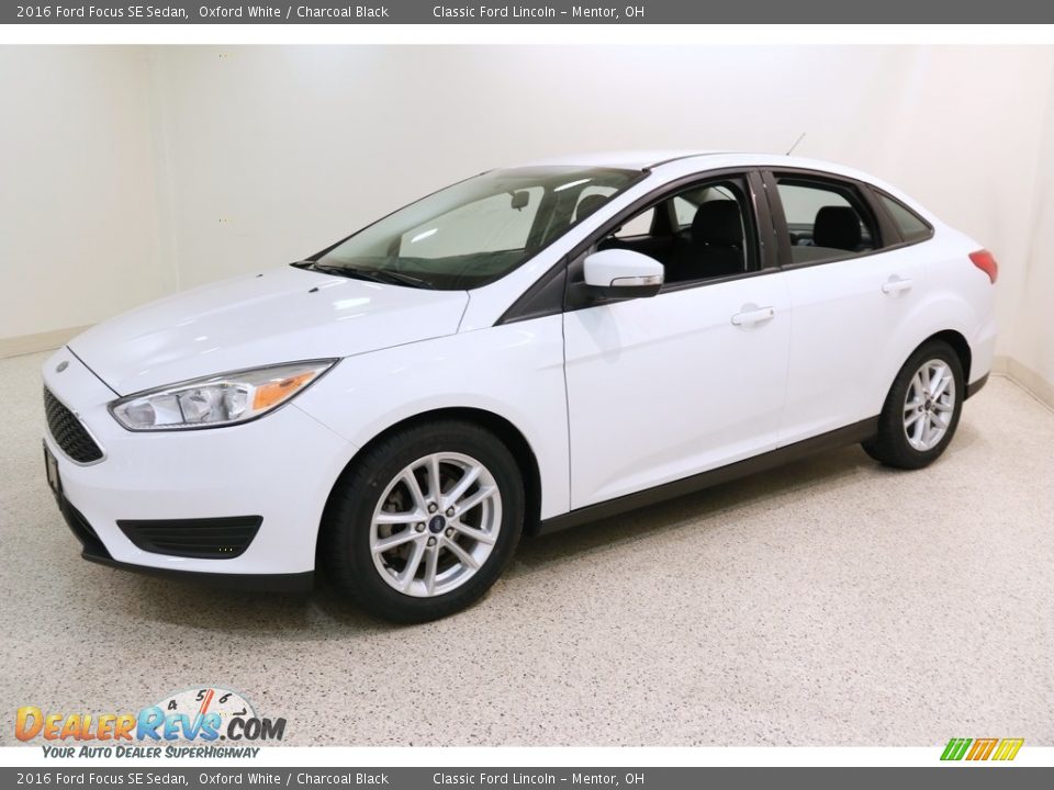 2016 Ford Focus SE Sedan Oxford White / Charcoal Black Photo #3