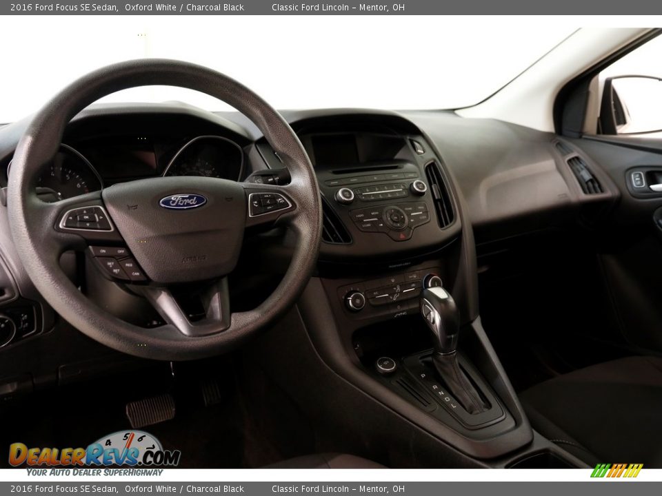 2016 Ford Focus SE Sedan Oxford White / Charcoal Black Photo #6