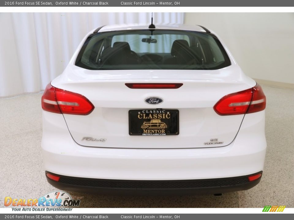 2016 Ford Focus SE Sedan Oxford White / Charcoal Black Photo #17