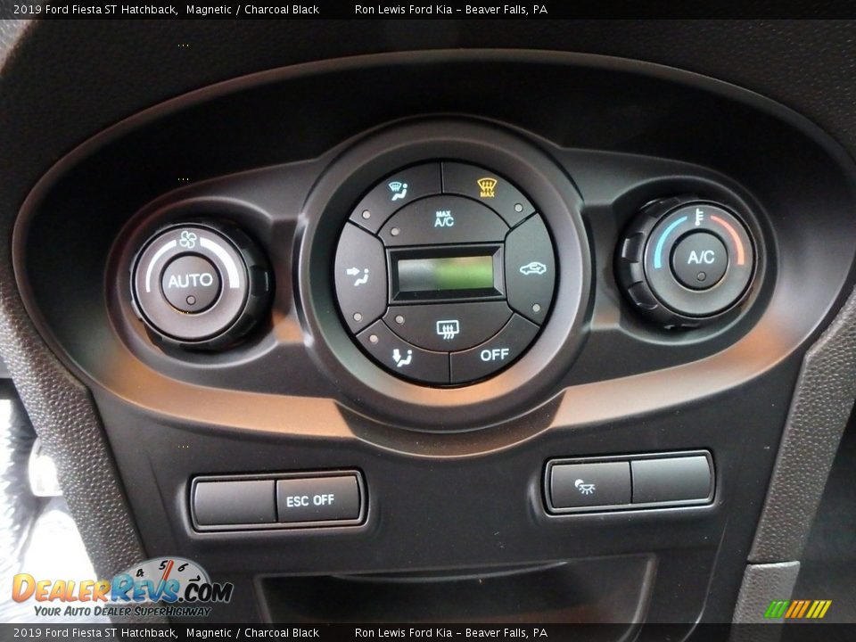 Controls of 2019 Ford Fiesta ST Hatchback Photo #19