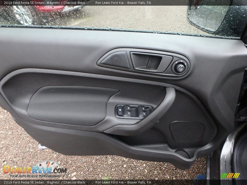 2019 Ford Fiesta SE Sedan Magnetic / Charcoal Black Photo #15