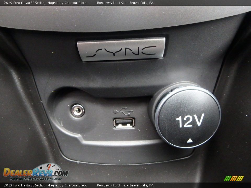 2019 Ford Fiesta SE Sedan Magnetic / Charcoal Black Photo #18