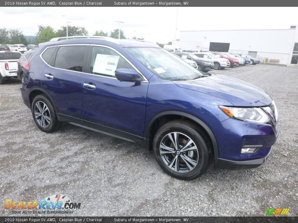 Front 3/4 View of 2019 Nissan Rogue SV AWD Photo #1