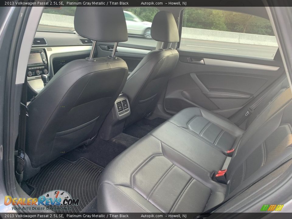 2013 Volkswagen Passat 2.5L SE Platinum Gray Metallic / Titan Black Photo #11