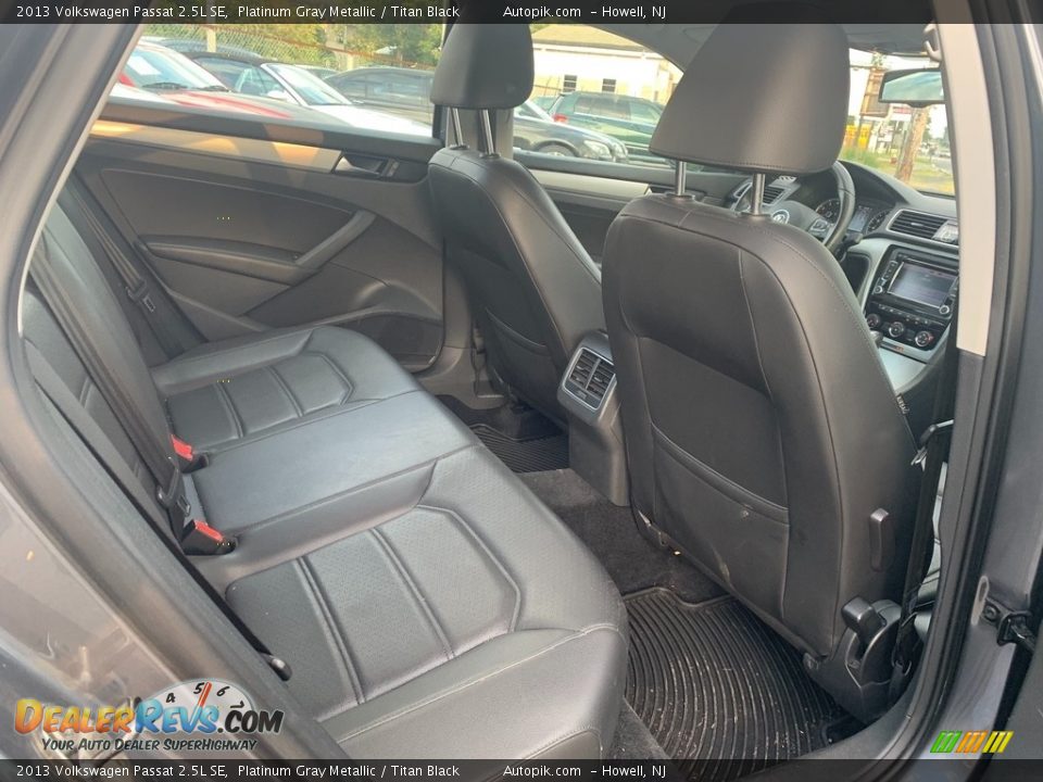 2013 Volkswagen Passat 2.5L SE Platinum Gray Metallic / Titan Black Photo #12