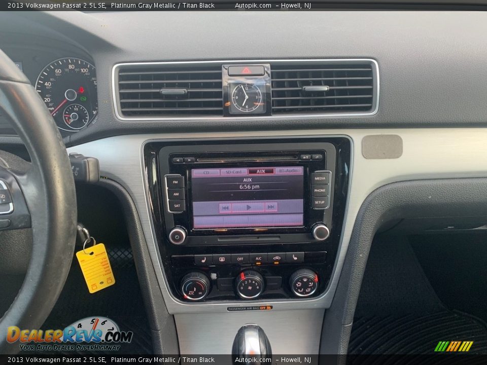 2013 Volkswagen Passat 2.5L SE Platinum Gray Metallic / Titan Black Photo #15
