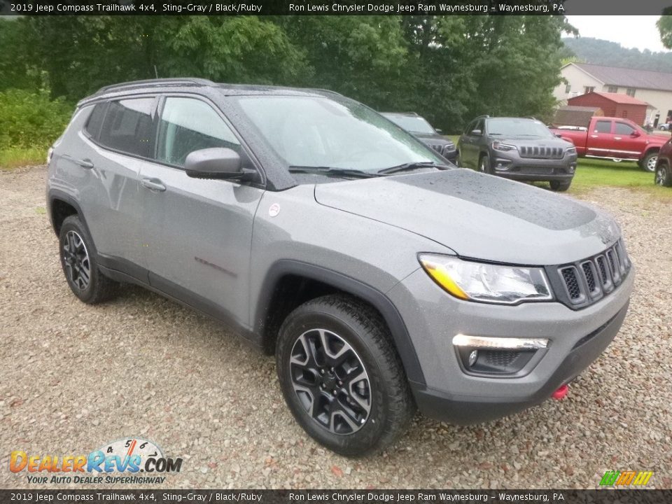 Front 3/4 View of 2019 Jeep Compass Trailhawk 4x4 Photo #7