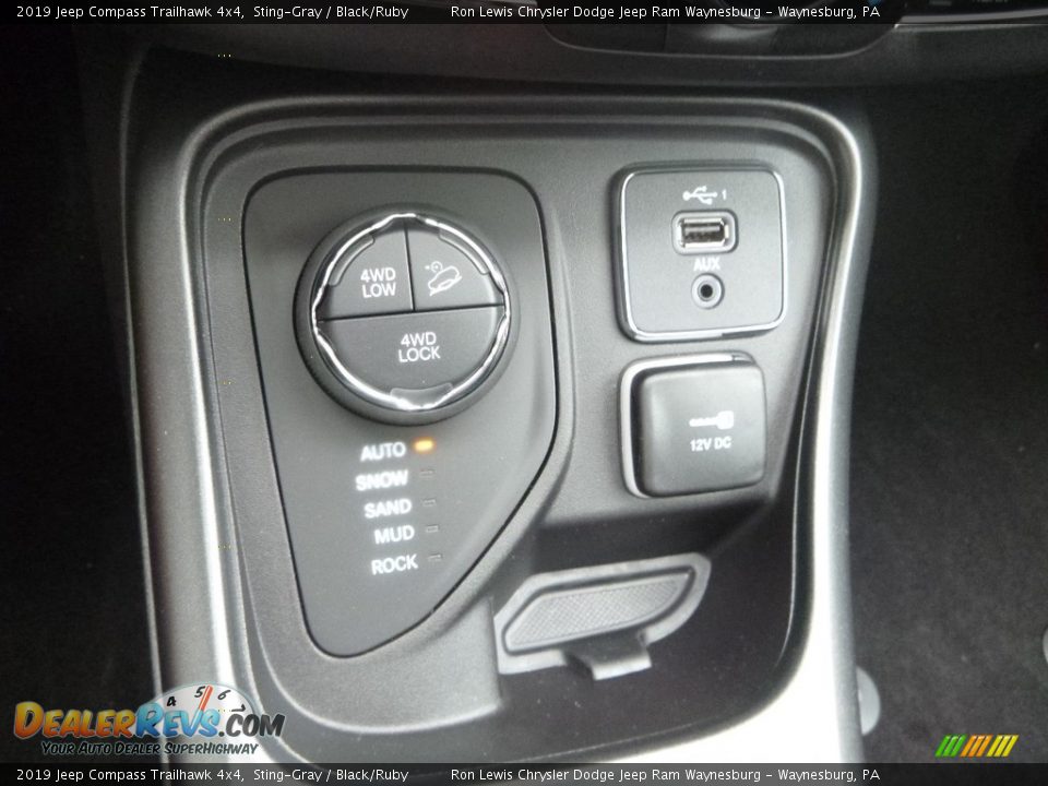 Controls of 2019 Jeep Compass Trailhawk 4x4 Photo #21