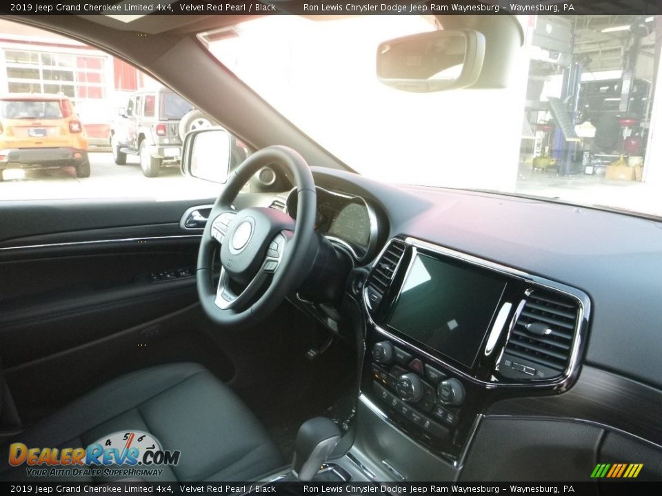 2019 Jeep Grand Cherokee Limited 4x4 Velvet Red Pearl / Black Photo #11