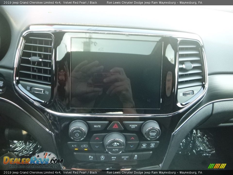 2019 Jeep Grand Cherokee Limited 4x4 Velvet Red Pearl / Black Photo #17