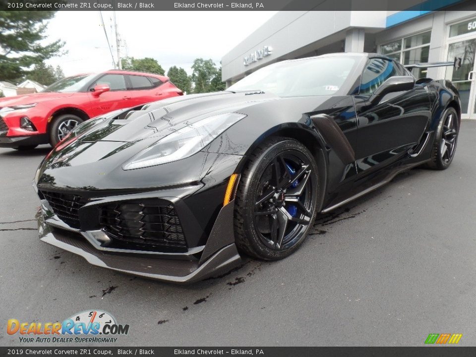 Front 3/4 View of 2019 Chevrolet Corvette ZR1 Coupe Photo #4