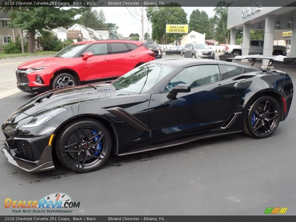 Front 3/4 View of 2019 Chevrolet Corvette ZR1 Coupe Photo #5