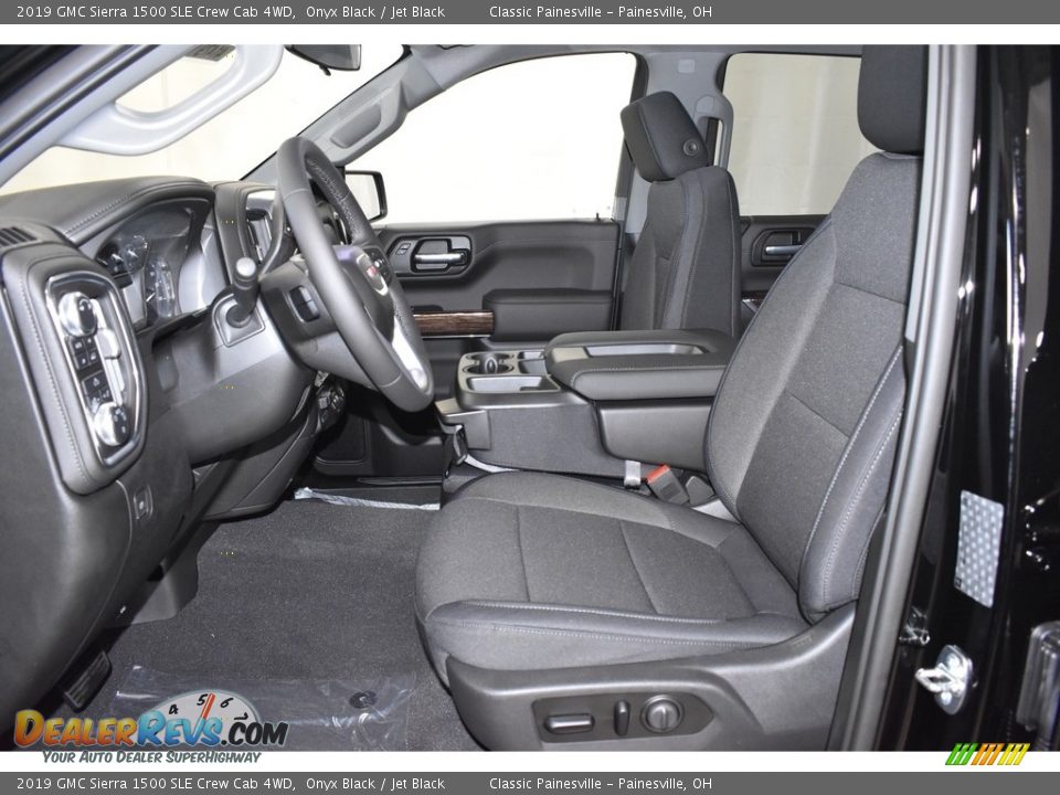 Front Seat of 2019 GMC Sierra 1500 SLE Crew Cab 4WD Photo #6