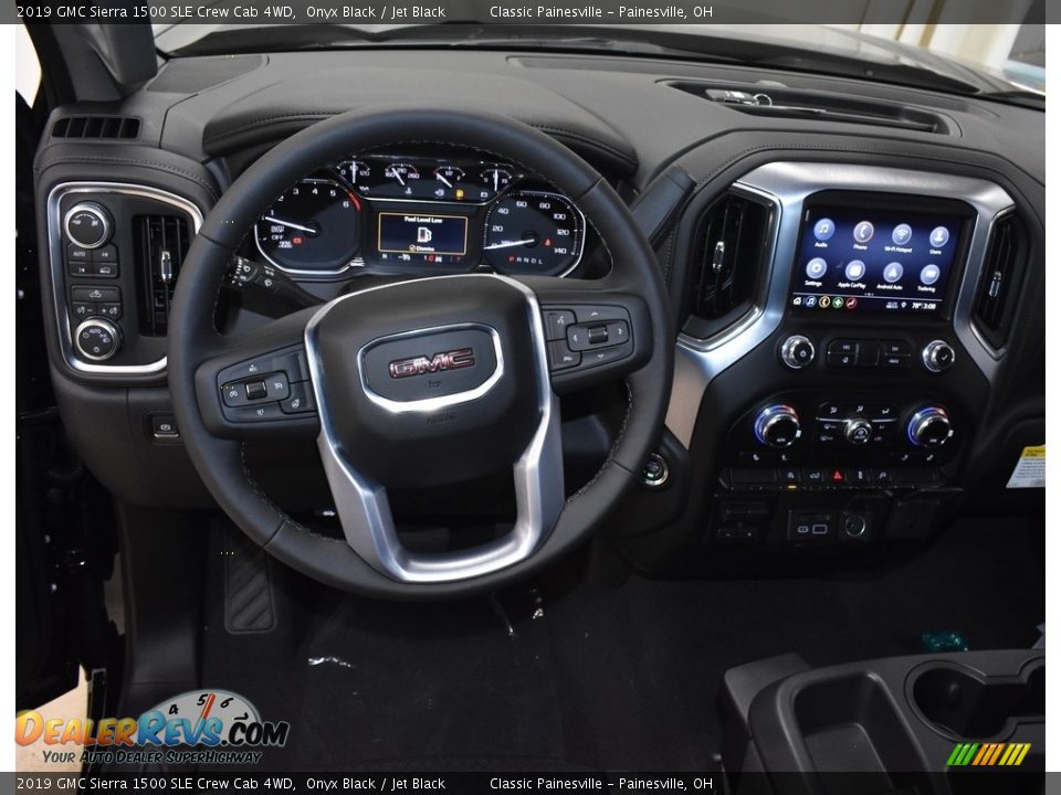 Dashboard of 2019 GMC Sierra 1500 SLE Crew Cab 4WD Photo #8