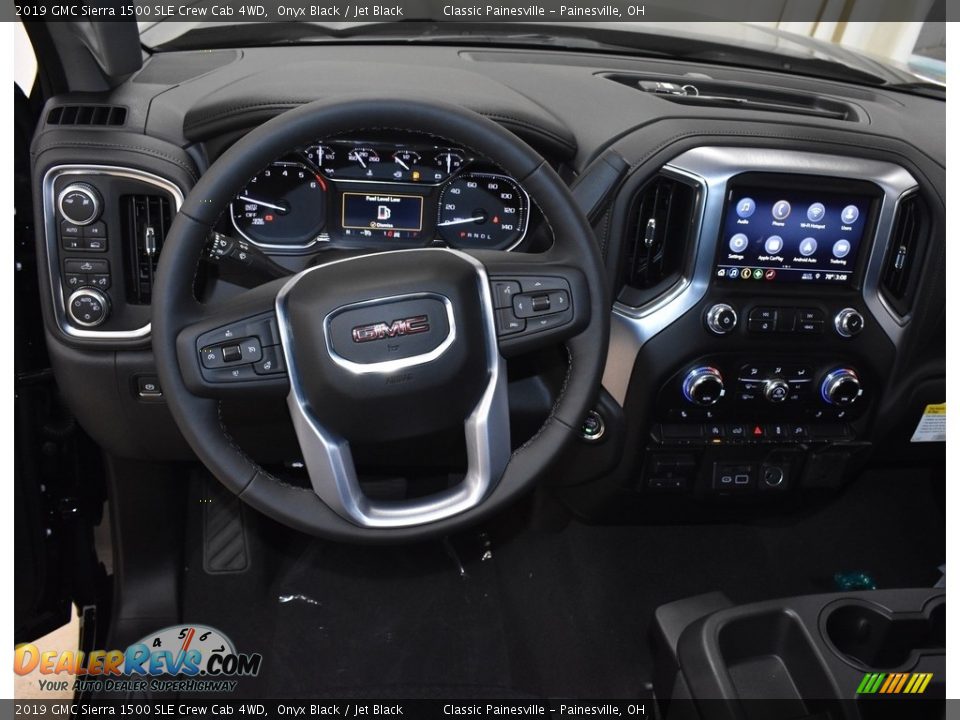 Dashboard of 2019 GMC Sierra 1500 SLE Crew Cab 4WD Photo #8