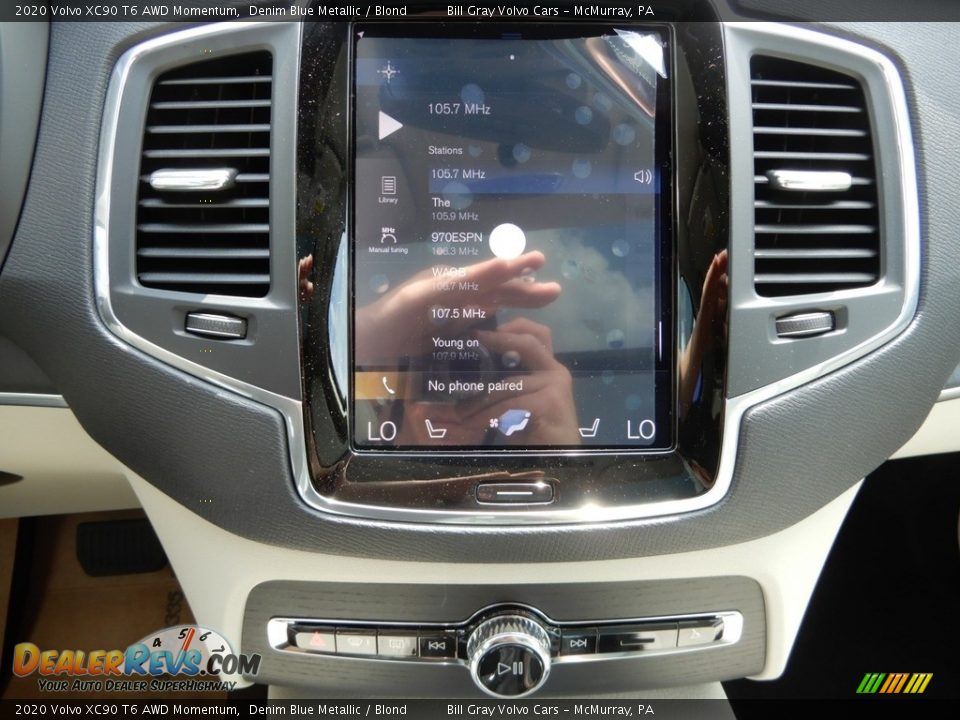 Controls of 2020 Volvo XC90 T6 AWD Momentum Photo #15