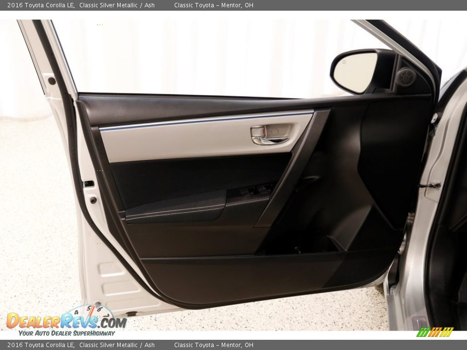 2016 Toyota Corolla LE Classic Silver Metallic / Ash Photo #4