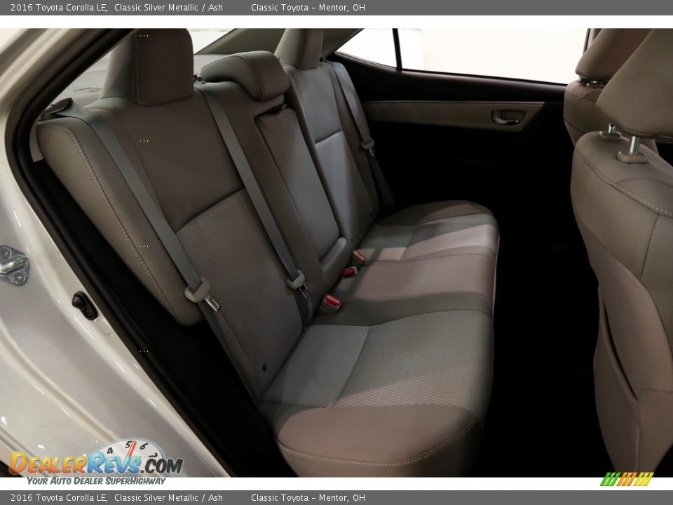 2016 Toyota Corolla LE Classic Silver Metallic / Ash Photo #15
