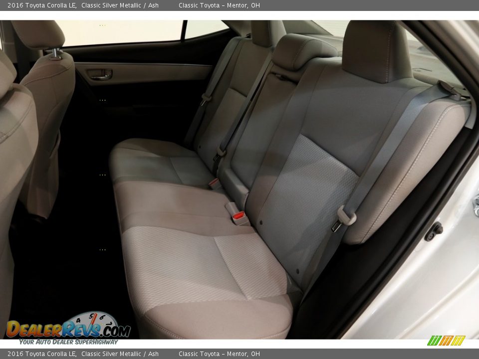 2016 Toyota Corolla LE Classic Silver Metallic / Ash Photo #16
