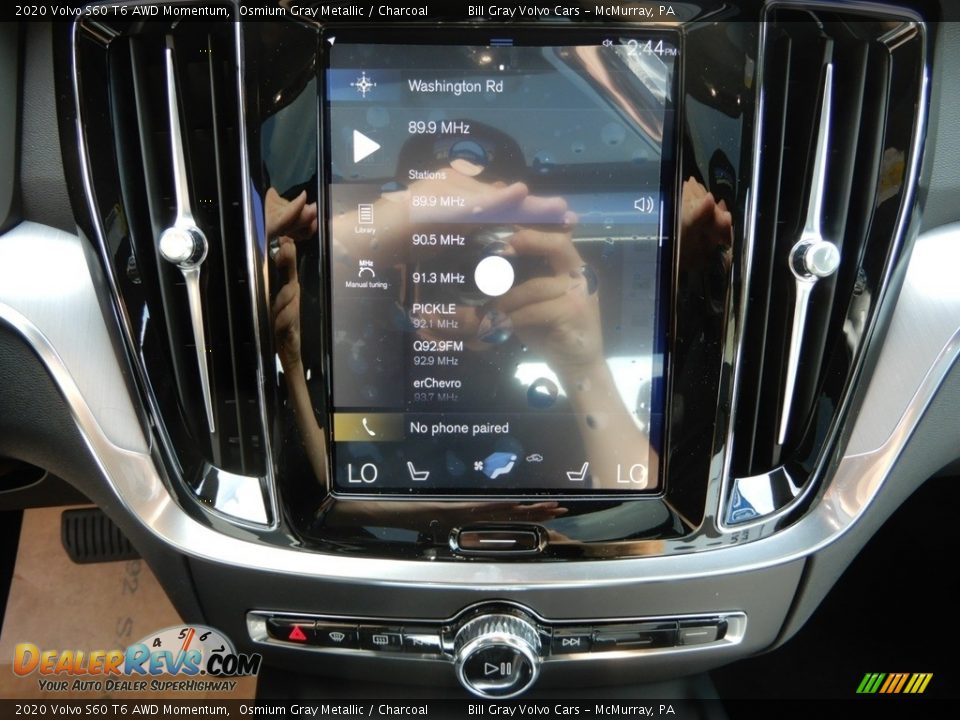 Controls of 2020 Volvo S60 T6 AWD Momentum Photo #15