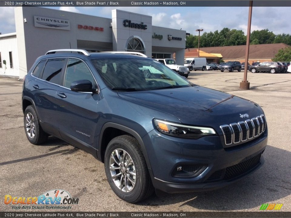 Front 3/4 View of 2020 Jeep Cherokee Latitude Plus 4x4 Photo #1