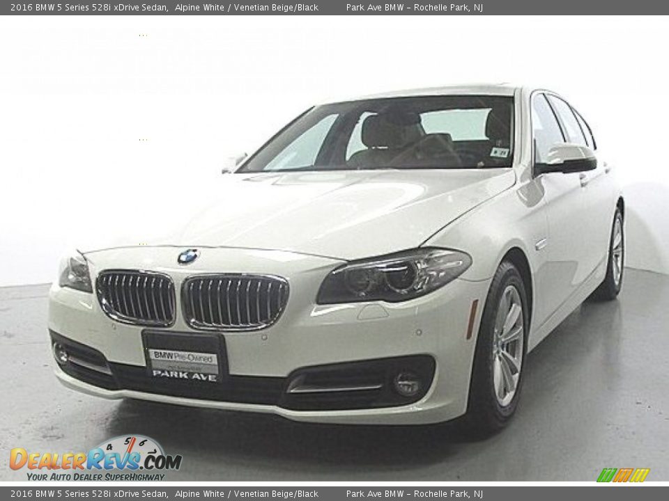 2016 BMW 5 Series 528i xDrive Sedan Alpine White / Venetian Beige/Black Photo #1