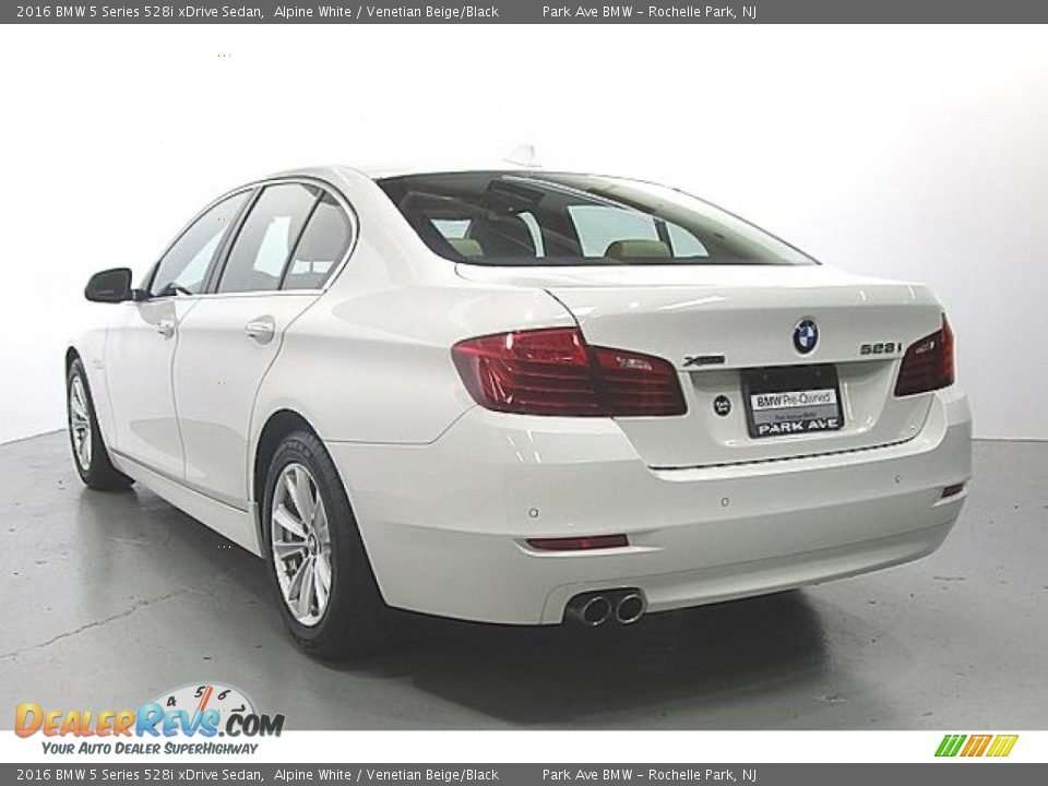 2016 BMW 5 Series 528i xDrive Sedan Alpine White / Venetian Beige/Black Photo #2