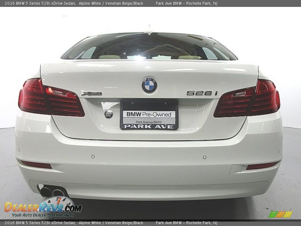 2016 BMW 5 Series 528i xDrive Sedan Alpine White / Venetian Beige/Black Photo #3