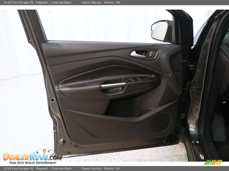 2018 Ford Escape SE Magnetic / Charcoal Black Photo #5