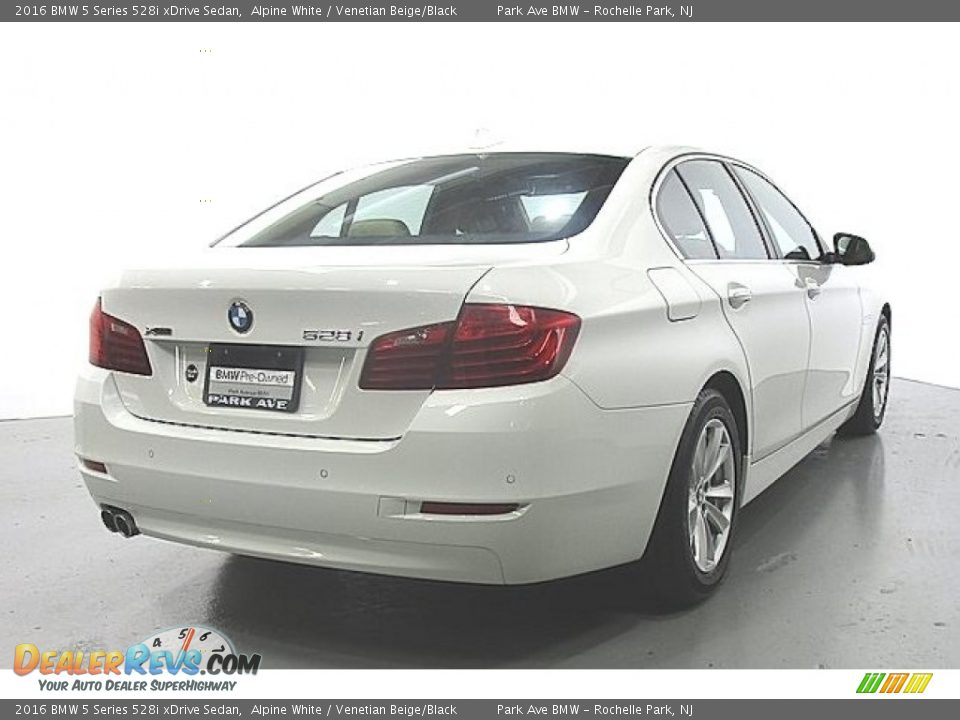 2016 BMW 5 Series 528i xDrive Sedan Alpine White / Venetian Beige/Black Photo #4