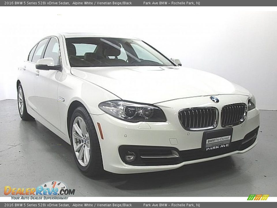 2016 BMW 5 Series 528i xDrive Sedan Alpine White / Venetian Beige/Black Photo #5