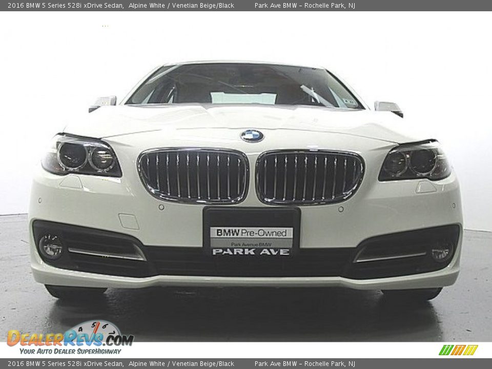 2016 BMW 5 Series 528i xDrive Sedan Alpine White / Venetian Beige/Black Photo #6