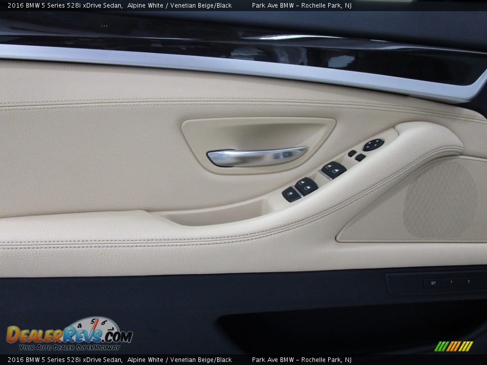 2016 BMW 5 Series 528i xDrive Sedan Alpine White / Venetian Beige/Black Photo #7