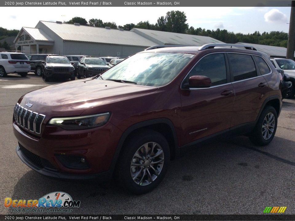 2020 Jeep Cherokee Latitude Plus Velvet Red Pearl / Black Photo #6