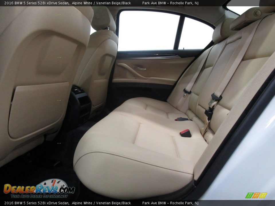 2016 BMW 5 Series 528i xDrive Sedan Alpine White / Venetian Beige/Black Photo #12