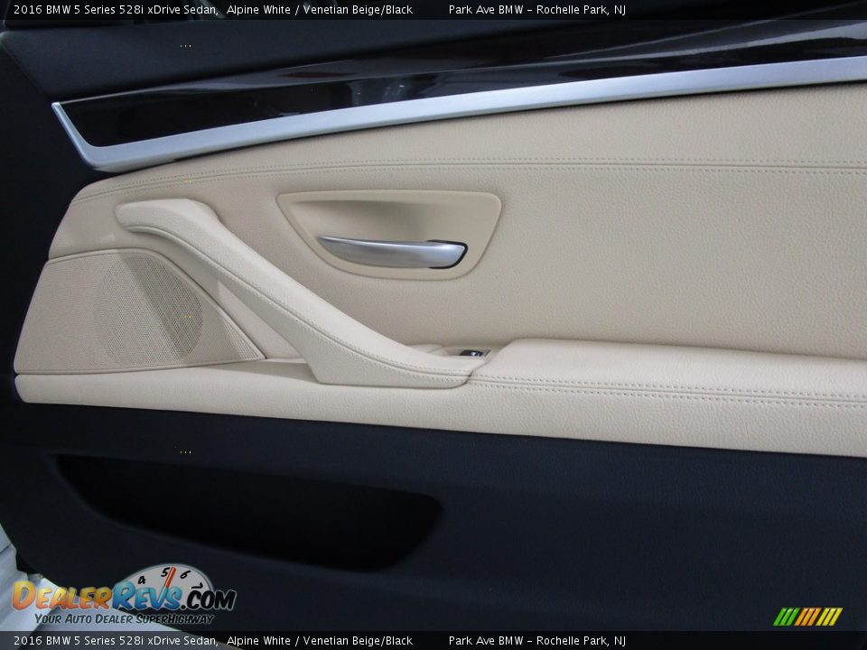 2016 BMW 5 Series 528i xDrive Sedan Alpine White / Venetian Beige/Black Photo #13