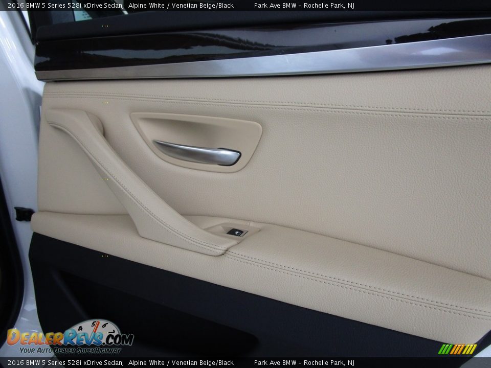 2016 BMW 5 Series 528i xDrive Sedan Alpine White / Venetian Beige/Black Photo #16