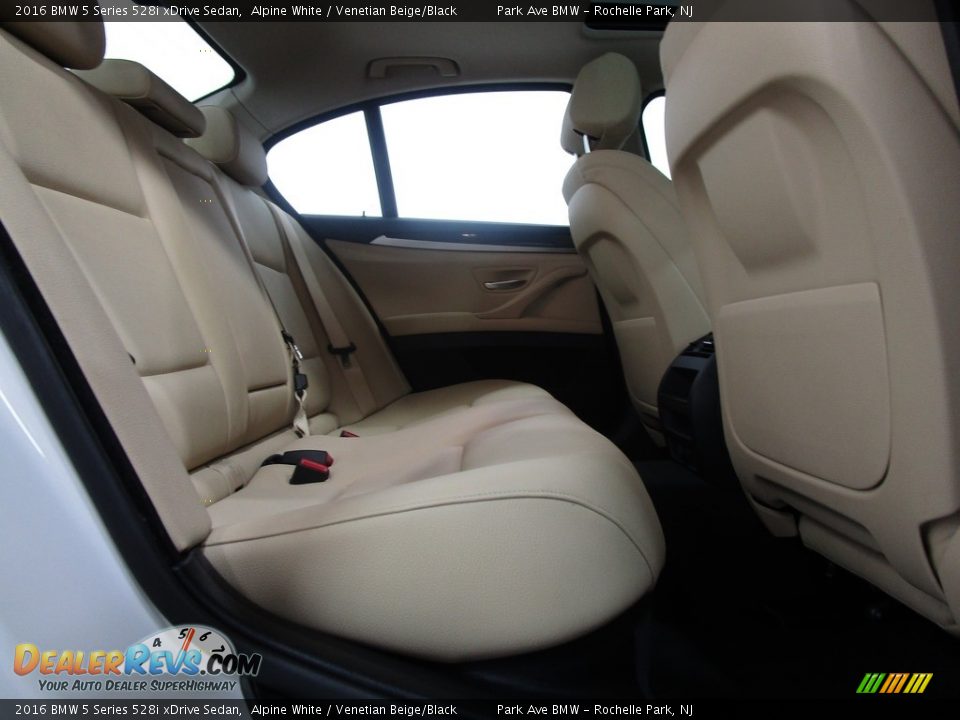 2016 BMW 5 Series 528i xDrive Sedan Alpine White / Venetian Beige/Black Photo #18