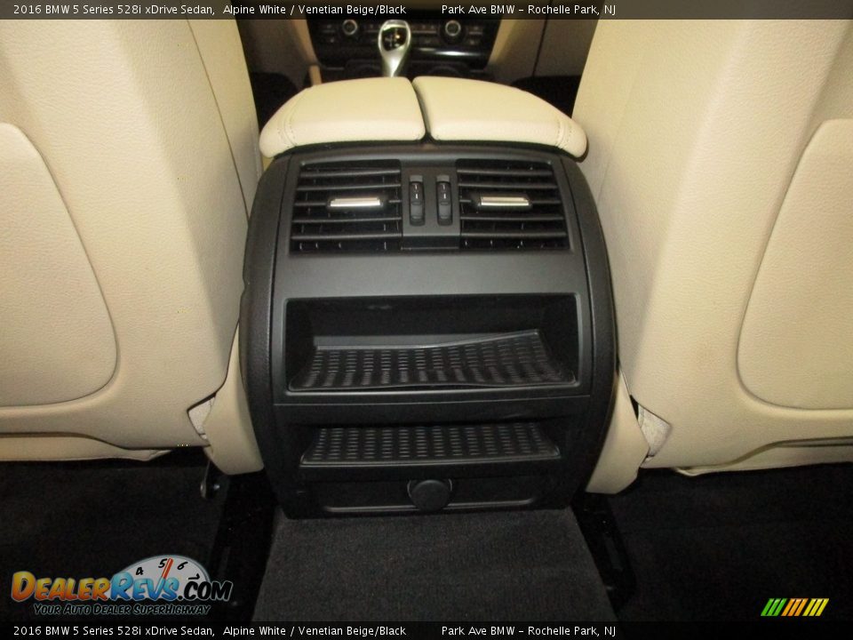 2016 BMW 5 Series 528i xDrive Sedan Alpine White / Venetian Beige/Black Photo #19