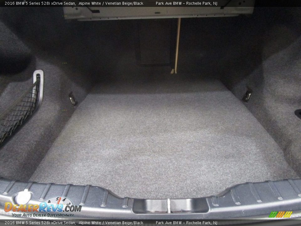 2016 BMW 5 Series 528i xDrive Sedan Alpine White / Venetian Beige/Black Photo #20