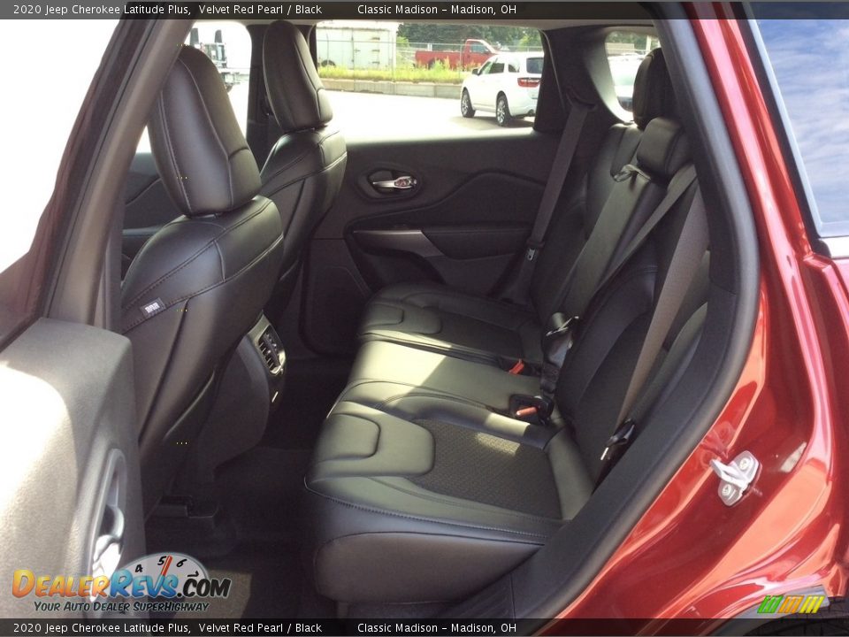 2020 Jeep Cherokee Latitude Plus Velvet Red Pearl / Black Photo #17